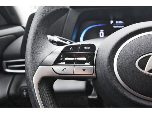 Certified 2025 Hyundai Elantra SE FWD image 18
