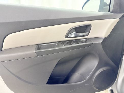 Used 2013 Chevrolet Cruze LT image 11