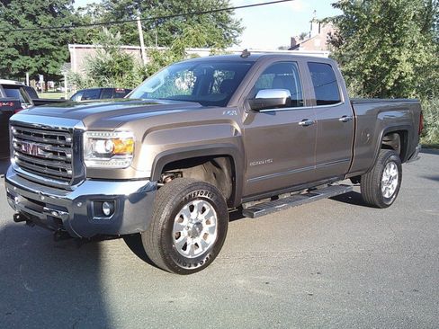 Used 2015 GMC Sierra 2500 SLT w/ Suspension Package, Off-Road AWD/4WD image 2