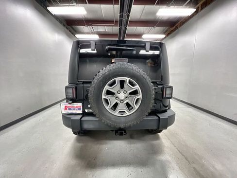 Used 2017 Jeep Wrangler Rubicon w/ Power Convenience Group AWD/4WD image 7