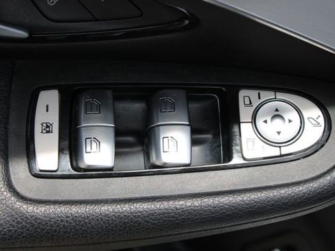 Used 2022 Mercedes-Benz GLC 300 image 14