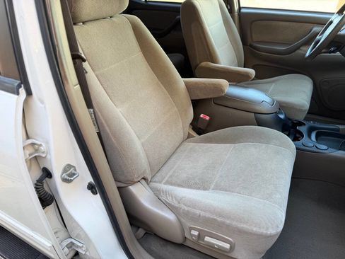 Used 2002 Toyota Sequoia SR5 RWD image 16