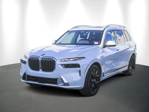 Certified 2023 BMW X7 xDrive40i w/ Premium Package image 3