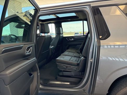 Used 2022 Chevrolet Suburban RST w/ Luxury Package AWD/4WD image 25
