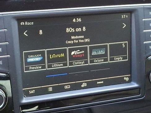 Used 2017 Volkswagen Golf R 4-Door image 17