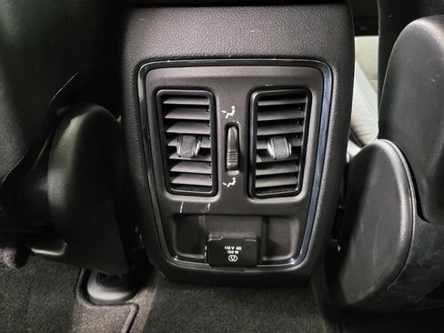 Used 2022 Jeep Grand Cherokee Laredo X AWD/4WD image 22