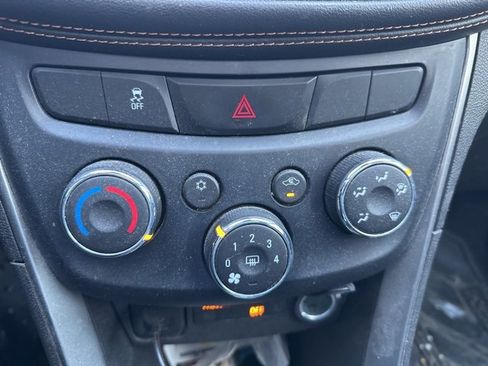 Used 2018 Chevrolet Trax LT w/ Sun & Sound Package image 13