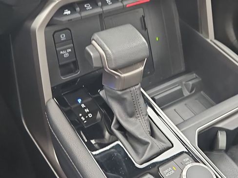 Used 2024 Toyota Tundra Limited AWD/4WD image 22