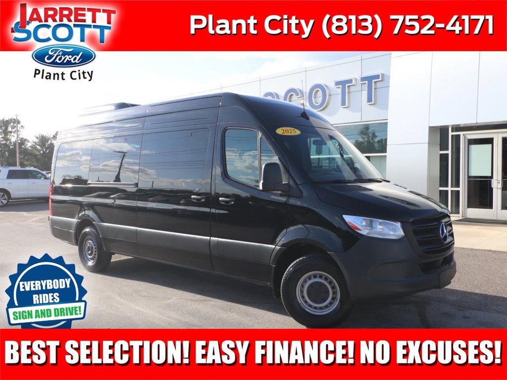 Used 2025 Mercedes-Benz Sprinter 2500 image 1