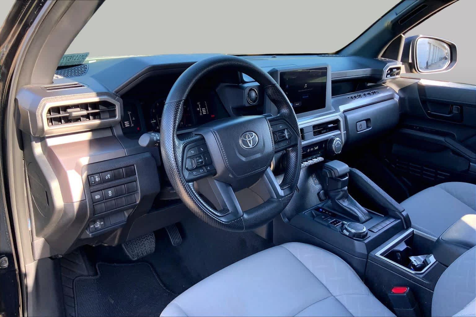 Used 2025 Toyota Tacoma SR5 AWD/4WD image 17