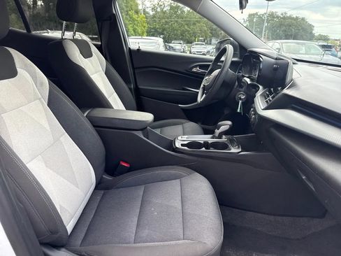 Used 2025 Chevrolet Trax LS FWD image 14