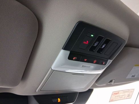 Used 2024 Nissan Pathfinder SL w/ SL Premium Package image 17