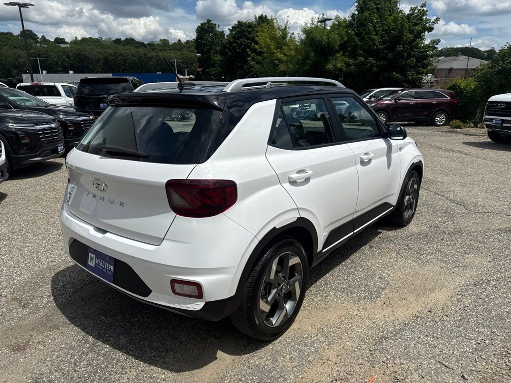 Certified 2024 Hyundai Venue Limited FWD image 7