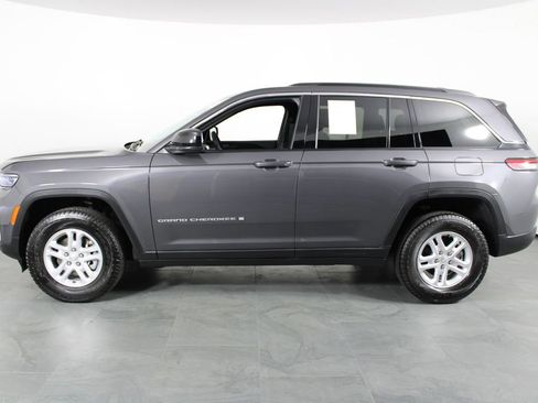 Used 2025 Jeep Grand Cherokee Laredo image 11