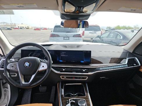 Used 2025 BMW X7 xDrive40i AWD/4WD image 9
