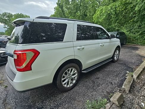 Used 2020 Ford Expedition XLT w/ Equipment Group 202A AWD/4WD image 8