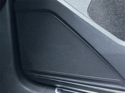 Used 2019 Volkswagen Tiguan SEL Premium image 33