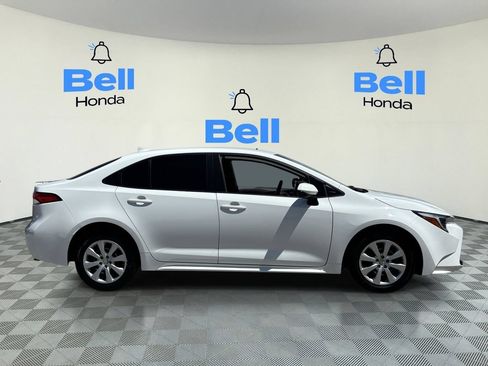 Used 2025 Toyota Corolla LE FWD image 5