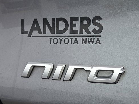 Used 2017 Kia Niro EX image 8