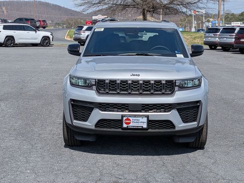 New 2026 Jeep Grand Cherokee 4WD image 2