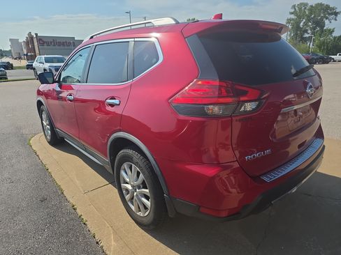 Used 2017 Nissan Rogue SV w/ SV Premium Package AWD/4WD image 6