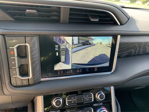 Used 2023 GMC Yukon Denali w/ Denali Reserve Package image 17