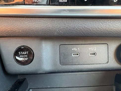Used 2025 Nissan Rogue SV FWD image 15