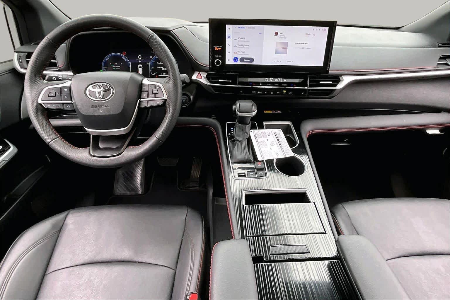 Used 2025 Toyota Sienna XSE FWD image 15