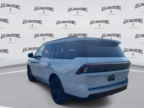 New 2026 Lincoln Navigator Reserve w/ Jet Appearance Package AWD/4WD image 3