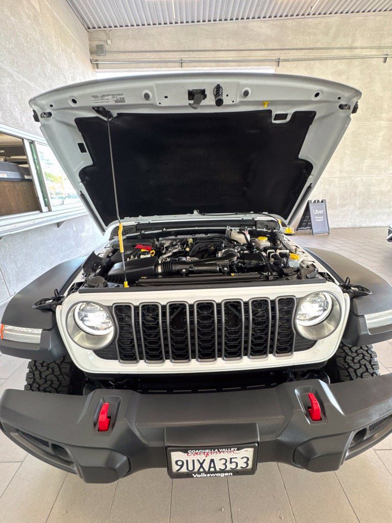 Used 2025 Jeep Wrangler Unlimited Rubicon AWD/4WD image 18
