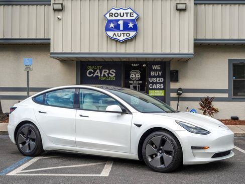 Used 2021 Tesla Model 3 Standard Range Plus RWD image 3