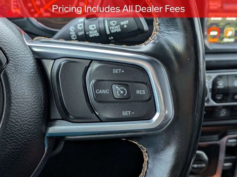 Used 2022 Jeep Wrangler Unlimited Sahara AWD/4WD image 28