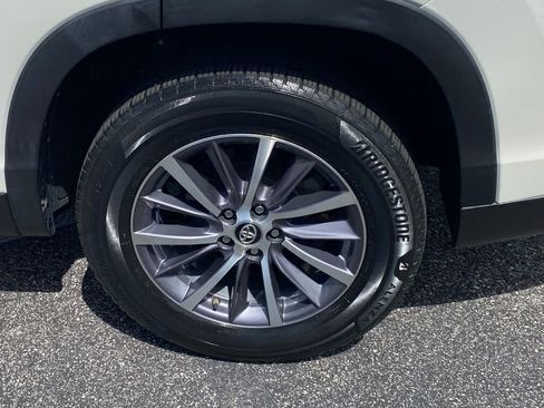 Used 2019 Toyota Highlander SE image 9