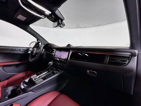 Certified 2026 Porsche Macan Turbo AWD/4WD image 17