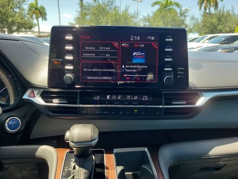 Used 2024 Toyota Sienna XLE FWD image 19
