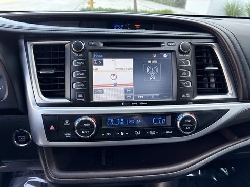 Used 2017 Toyota Highlander Limited w/ Carpet Mat Package AWD/4WD image 30