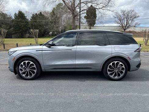 Used 2025 Lincoln Nautilus Reserve image 23