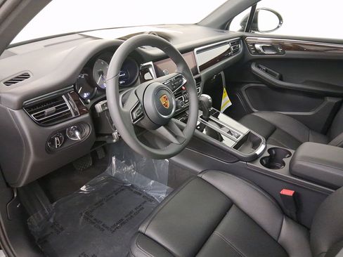 New 2026 Porsche Macan S image 4