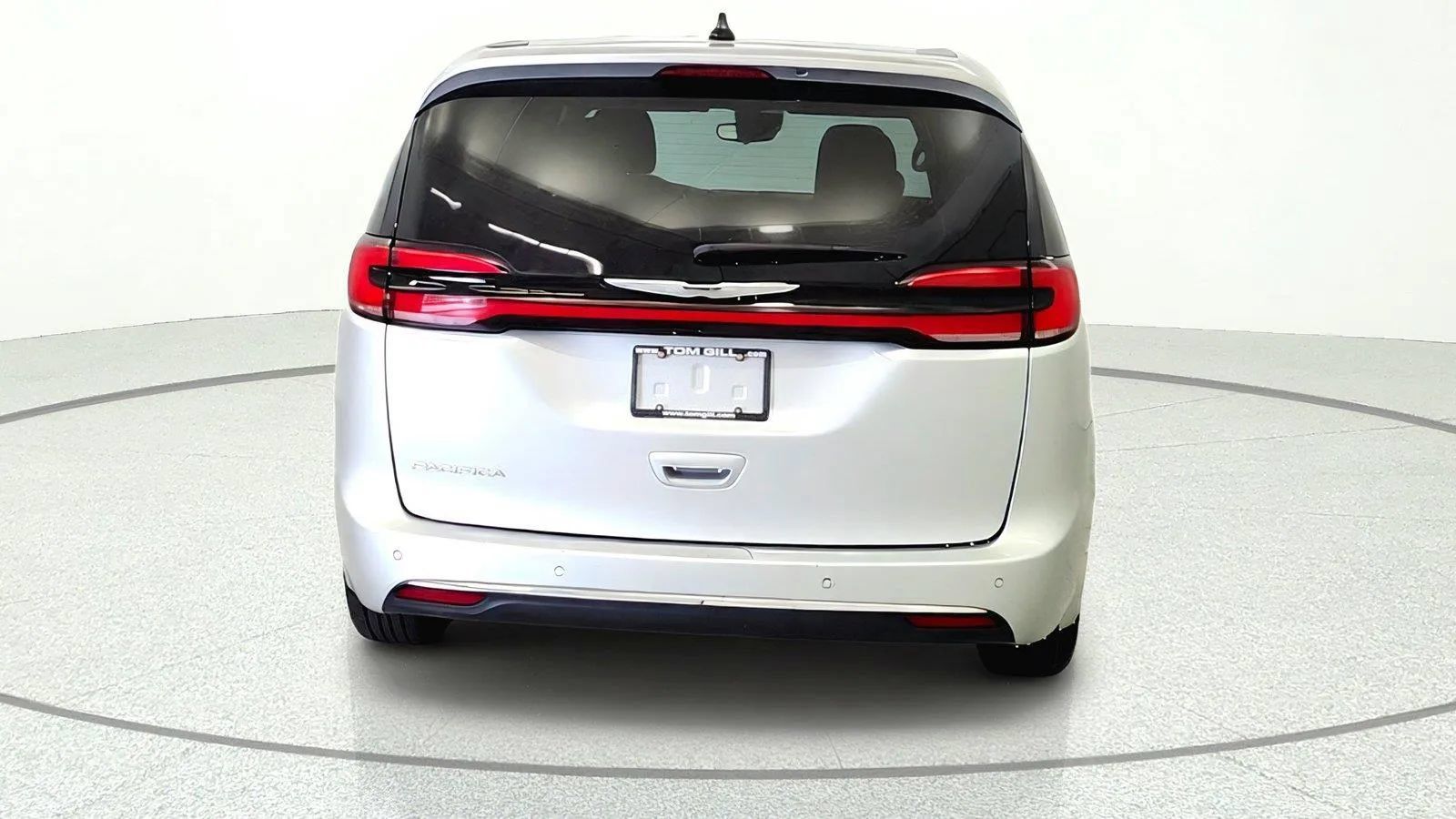 Used 2024 Chrysler Pacifica Touring-L FWD image 5