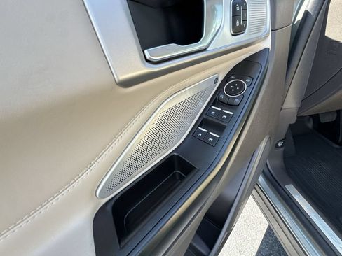 Used 2020 Ford Explorer Platinum w/ Premium Technology Package AWD/4WD image 24