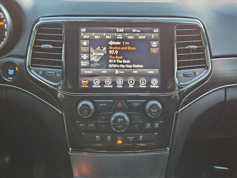 Used 2021 Jeep Grand Cherokee Limited image 13