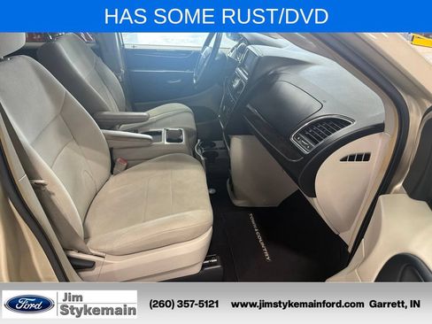 Used 2011 Chrysler Town & Country Touring w/ Entertainment Group #1 FWD image 35