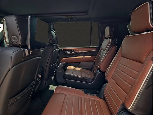 Used 2023 GMC Yukon XL Denali Ultimate w/ LPO, Floor Liner Package AWD/4WD image 10