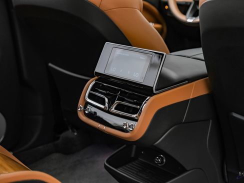 Used 2023 Bentley Bentayga Extended Wheelbase AWD/4WD image 85