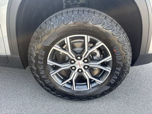 New 2026 GMC Acadia AT4 w/ Luxury Package AWD/4WD image 19