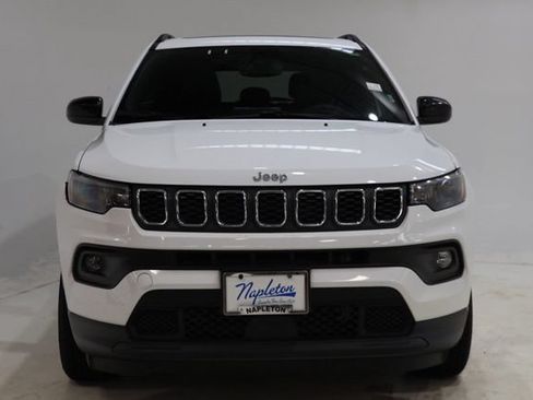 Used 2025 Jeep Compass Latitude w/ Sun & Sound Group AWD/4WD image 2