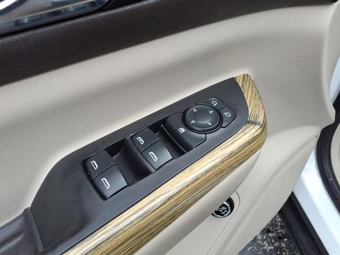 Used 2019 GMC Acadia Denali w/ Technology Package AWD/4WD image 17