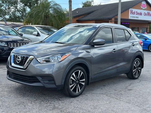 Used 2019 Nissan Kicks SV image 2