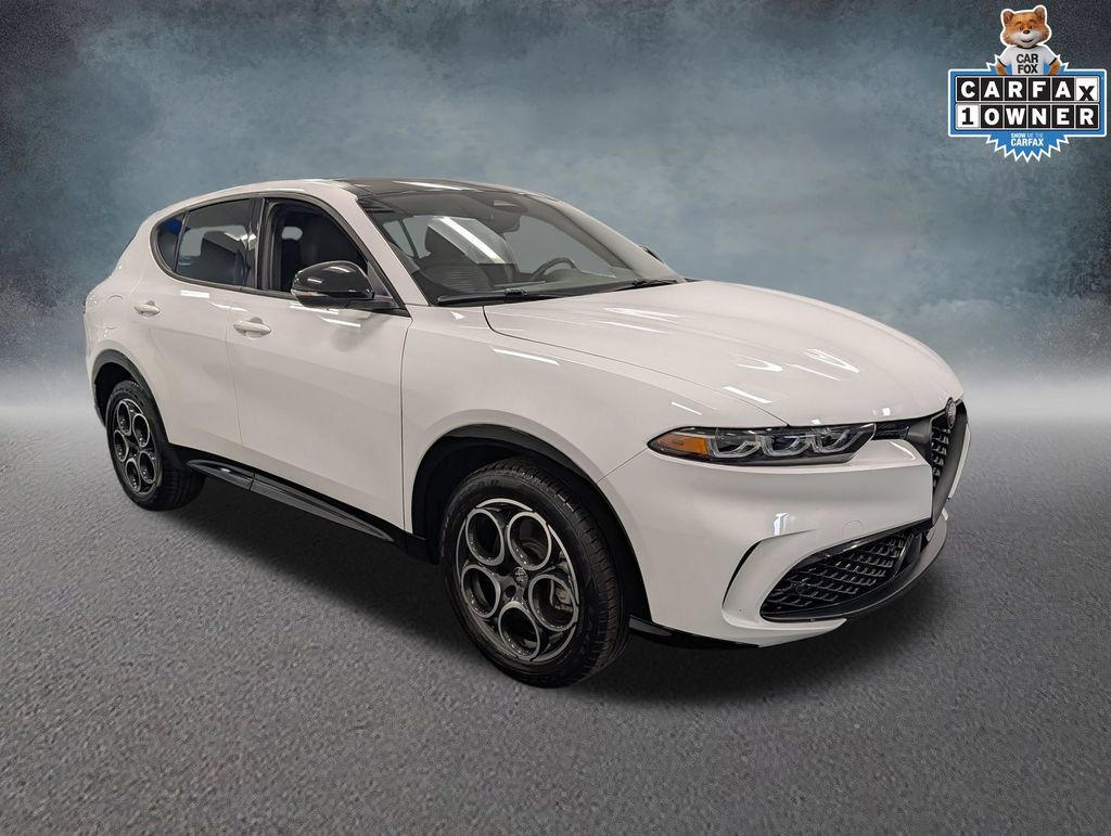 Used 2025 Alfa Romeo Tonale AWD/4WD image 3