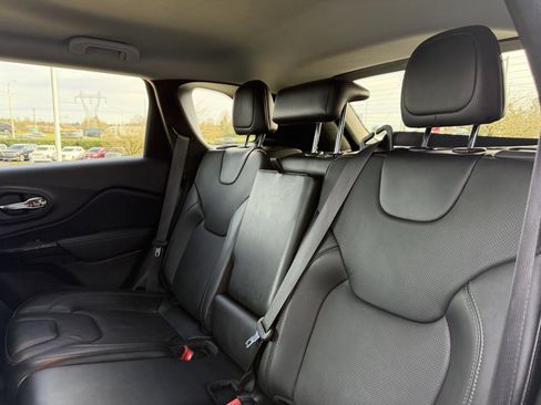 Used 2023 Jeep Cherokee Altitude Lux w/ Mopar Interior Package image 28